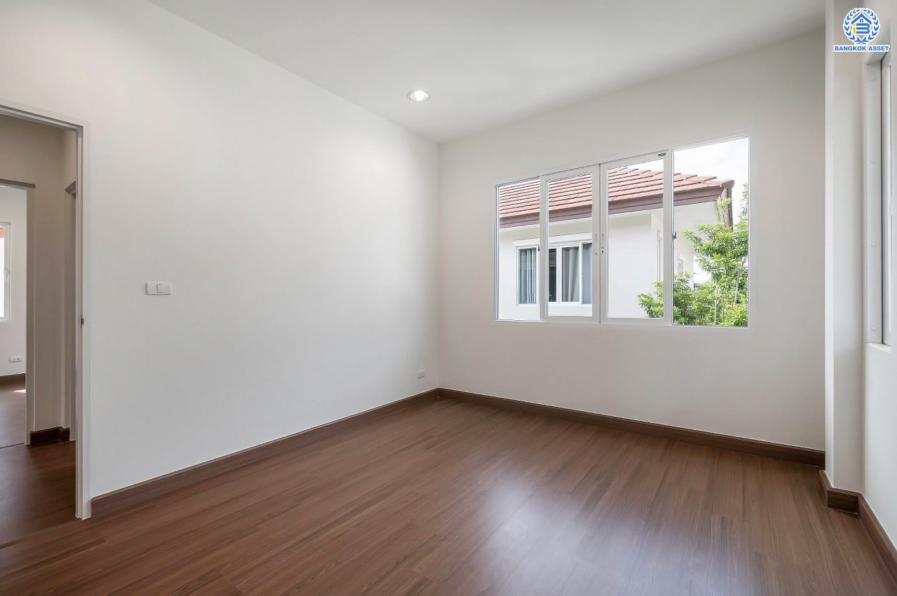 บ้านมือสองตกแต่งใหม่ โครงการ เดอะซิตี้2 พระราม5-ราชพฤกษ์ เนื้อที่ 62.5 ตร.ว. ดีไซน์ตอบทุกไลฟ์สไตล์ ฟังก์ชัน 3 ห้องนอน 3 ห้องน้ำ จอดรถได้ 2 คัน บนทำเลติดถนนใหญ่ เชื่อมต่อทุกเส้นทาง ใกล้จุดขึ้นทางด่วน "ศรีรัช" รายล้อมด้วยสิ่งอำนวยความสะดวกมากมาย